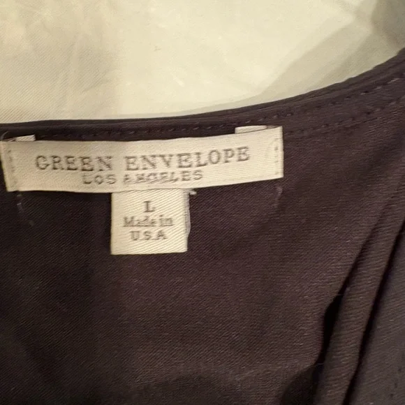 Green Envelope Black V-Neck Short Sleeve Top with Gold Zip size large - Picture 3 of 6